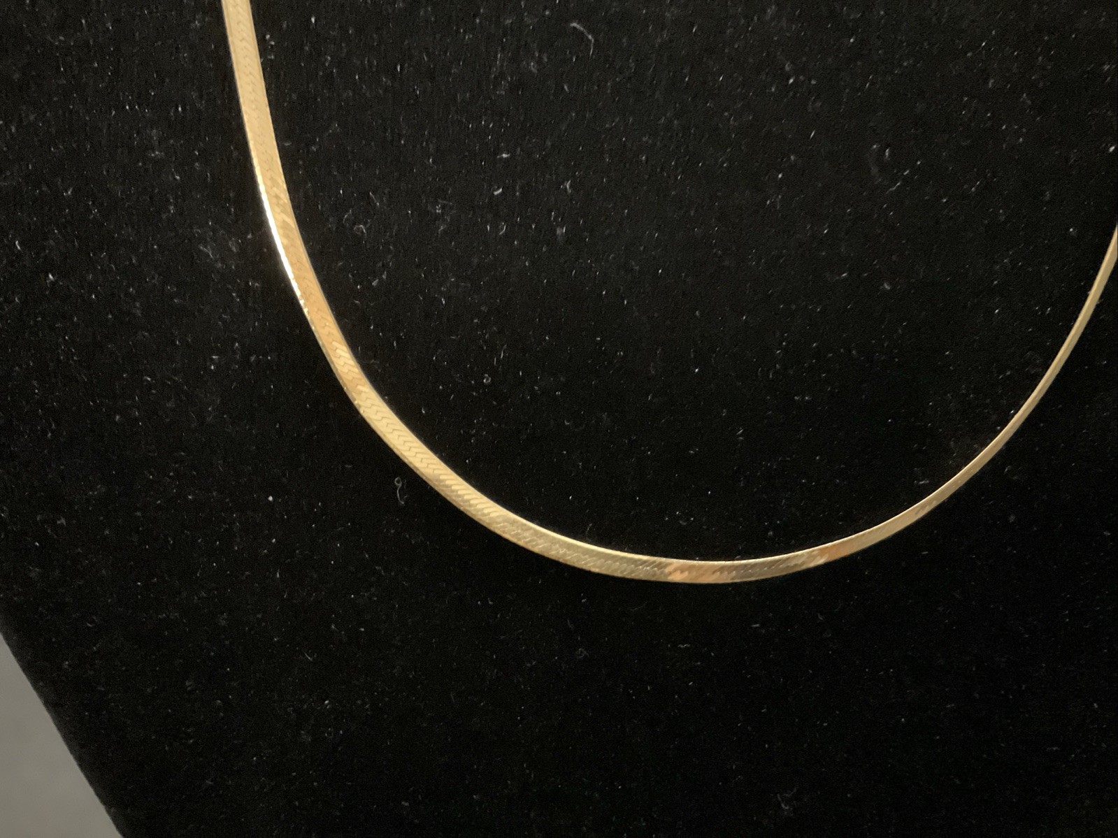 Italian 10k Yellow Gold Herringbone Chain Necklace 24″ 2mm 3 grams Marked 417