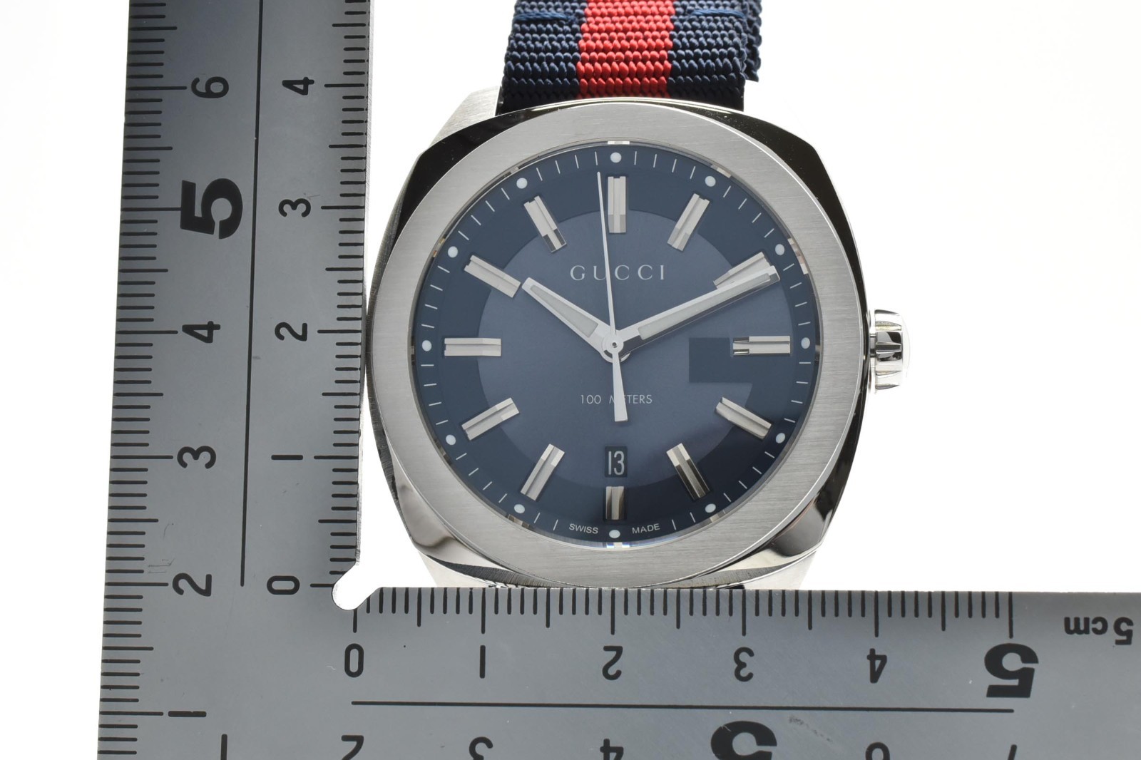 GUCCI 142.3 GG2570 Quartz Men’s Watch Navy Dial 40mm Steel Date Swiss Made Box
