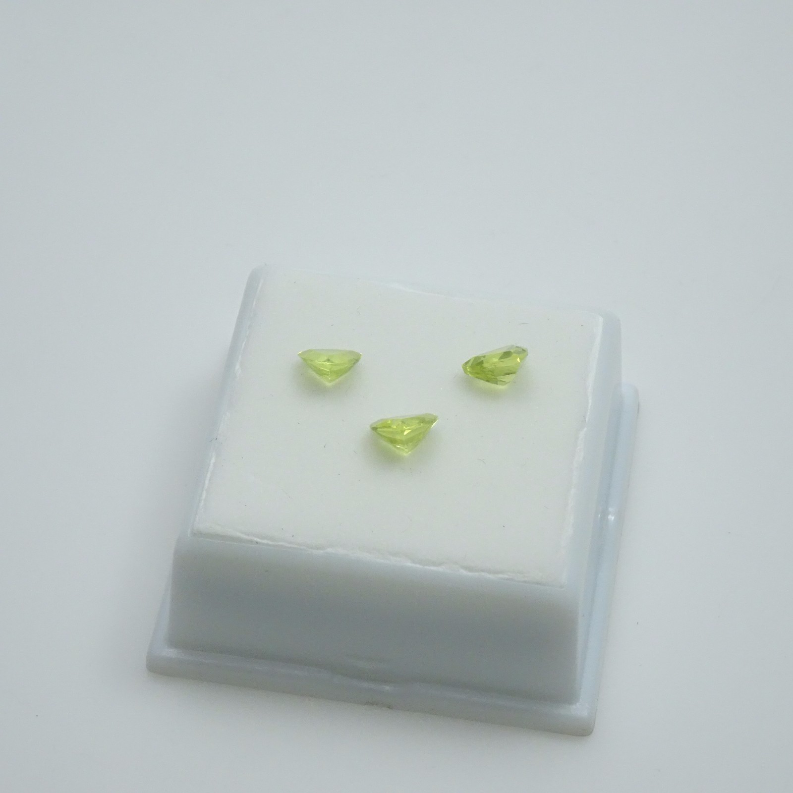 Set of 3 Green Chrysoberyl 2.0TCW – Trillion – 6x6mm – Loose Gemstones