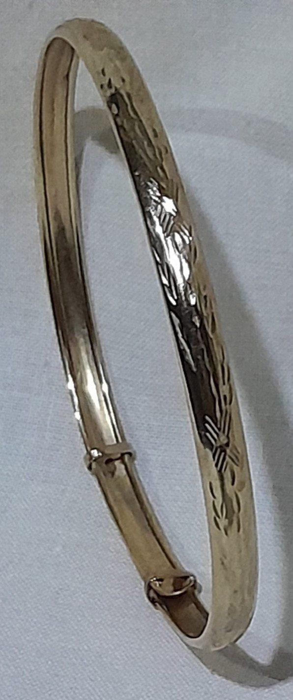 LARGE 9ct Gold ‘ADULT’S EXPANDABLE DIAMOND-CUT’ 8 inch Round BANGLE. 4.90 grams