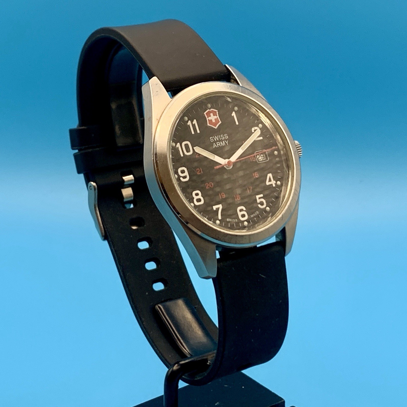 VICTORINOX SWISS ARMY GARRISON Men’s Swiss Field Wristwatch Works New Batt/Strap