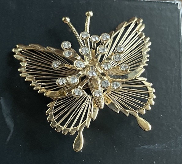 Vintage Butterfly Pin Brooch Monet Swarovski Crystals Gold Tone All Occasion ￼