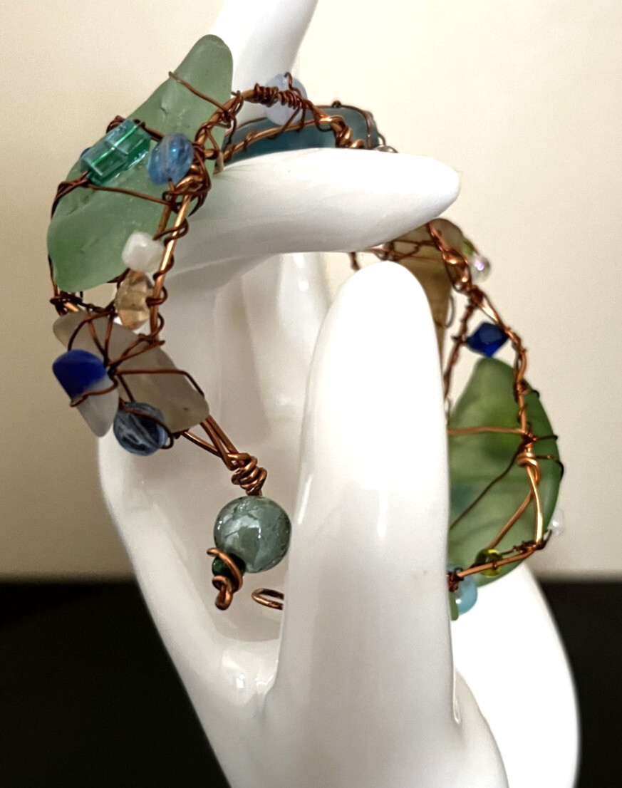 🌊 HANDCRAFTED SEA GLASS BRACELET • COPPER‑WRAPPED COASTAL BLUE/GREEN • 7”