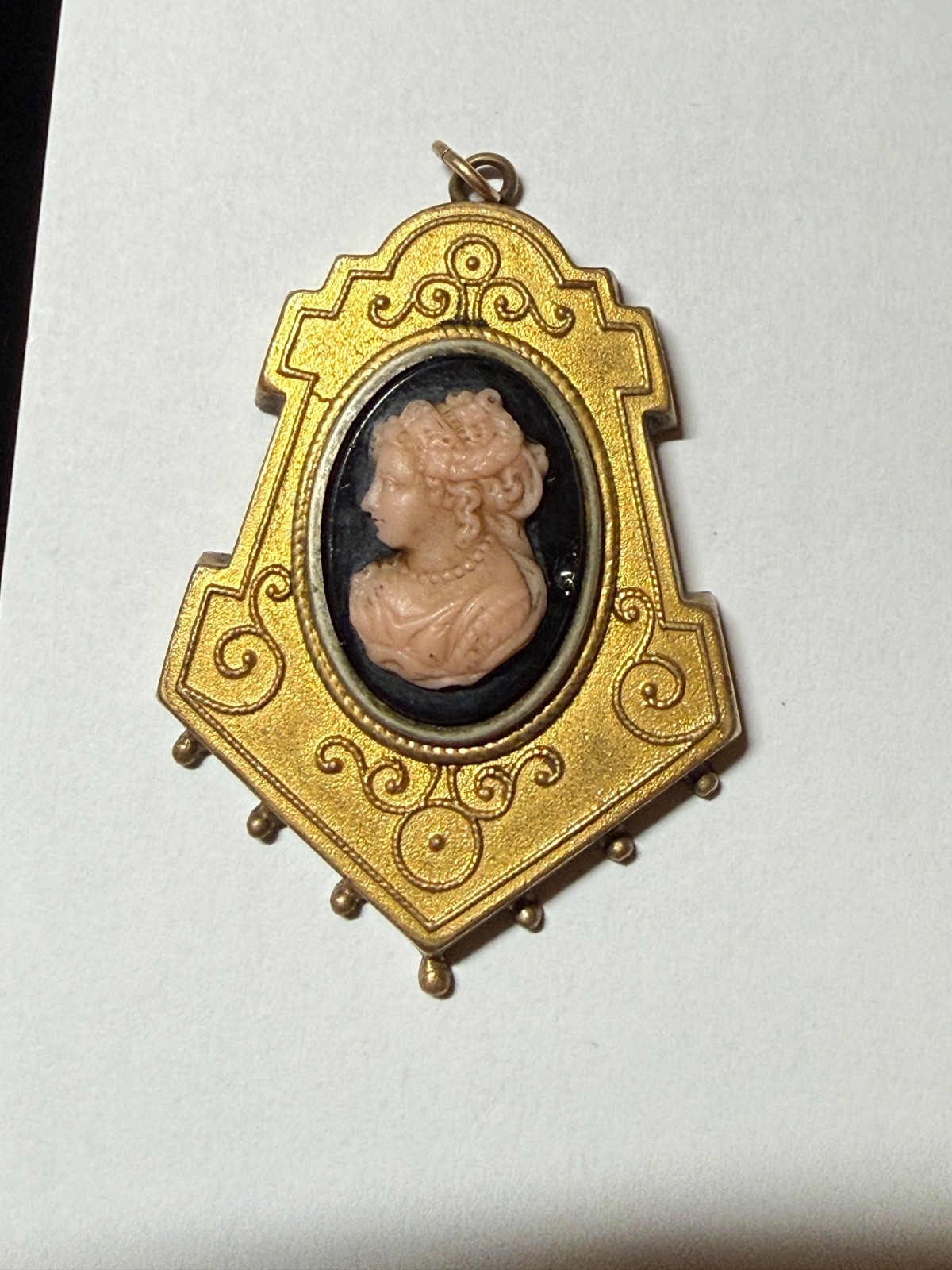 Antique Vintage Cameo Pendant Gold Tone Left Facing Etruscan Revival