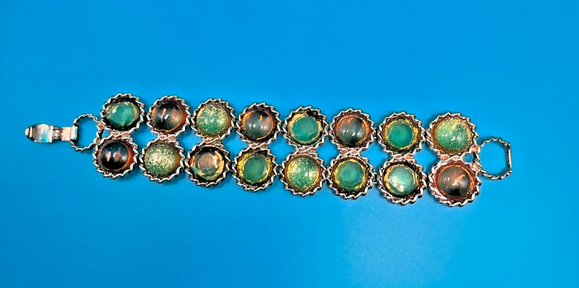 Banana Republic BR gold tone green and amber glass cabochon link bracelet
