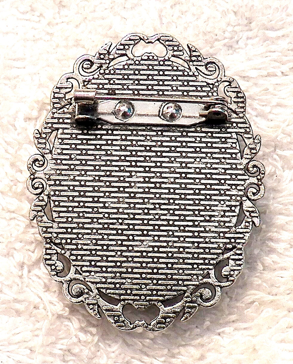 NEW HALLOWEEN CAMEO BROOCH GUNS & ROSES SKULL ROCK AND ROLL MUSIC METAL HAT FUN