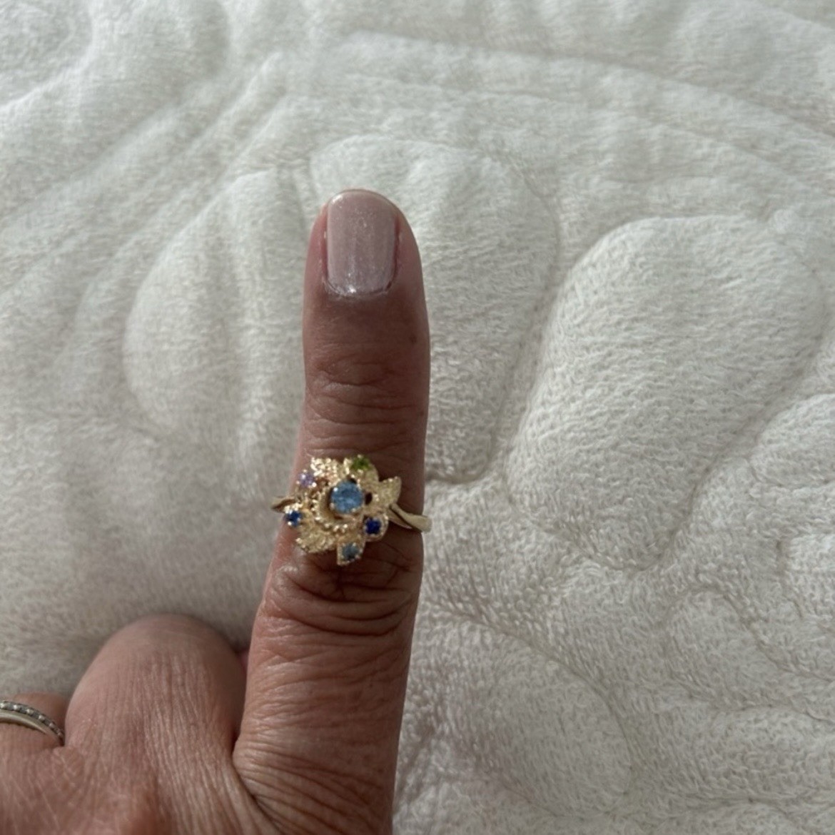 Vintage 10KT Gold Multi-Topaz GemstoneFlower Ring (Size 6.75)