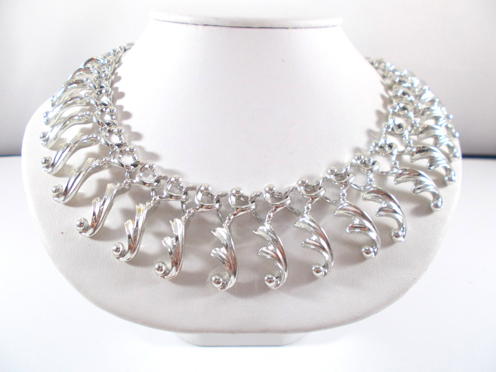VTG 1960’s Sarah Coventry Fancy Free Silver Tone Fringe Choker Necklace