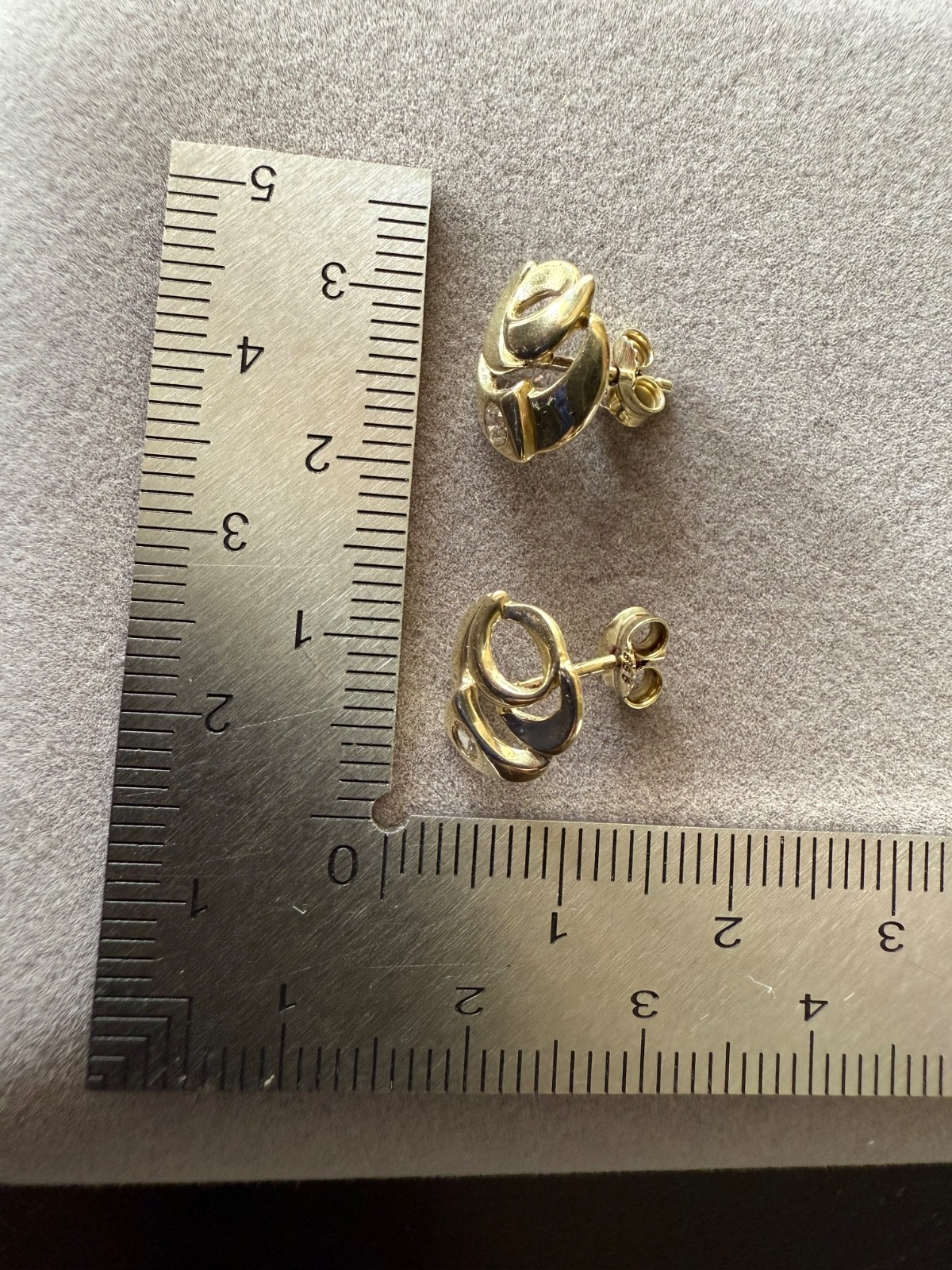 Stud earrings with 2 diamonds 585 Yellow gold
