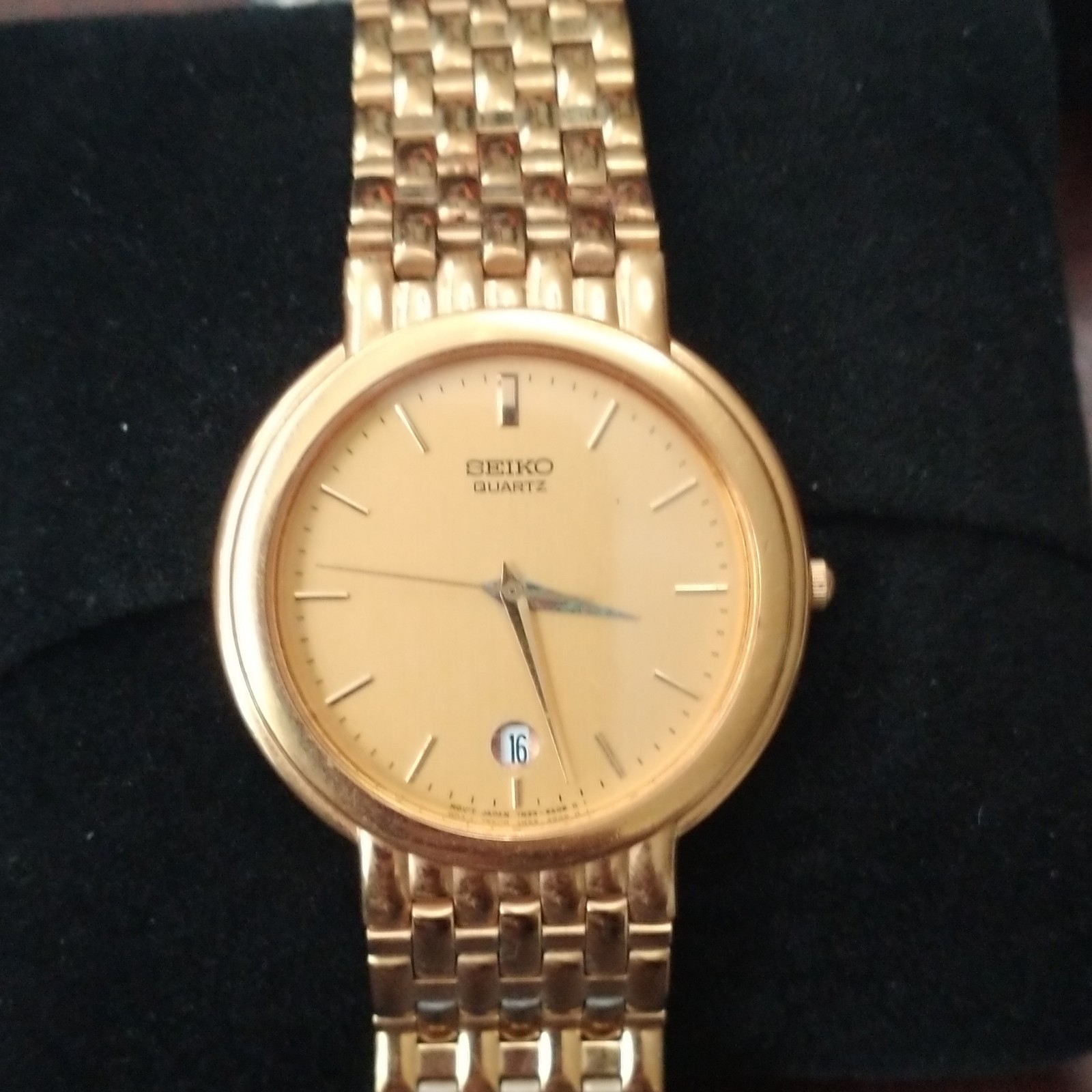 Seiko Quartz Unisex Analog Wristwatch Gold Dial Stick Markers Date Bracelet