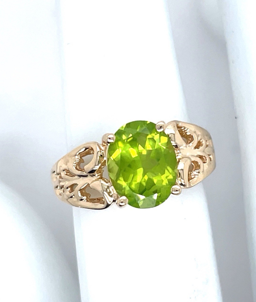 10k Yellow Gold 1.9 Ct Oval Peridot Filigree Ring Size 5 1/4 – 2.4 Grams