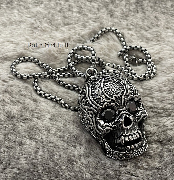 New ORNATE EMBOSSED HEAVY STAINLESS STEEL SKULL CHAIN PENDANT BIKER NECKLACE