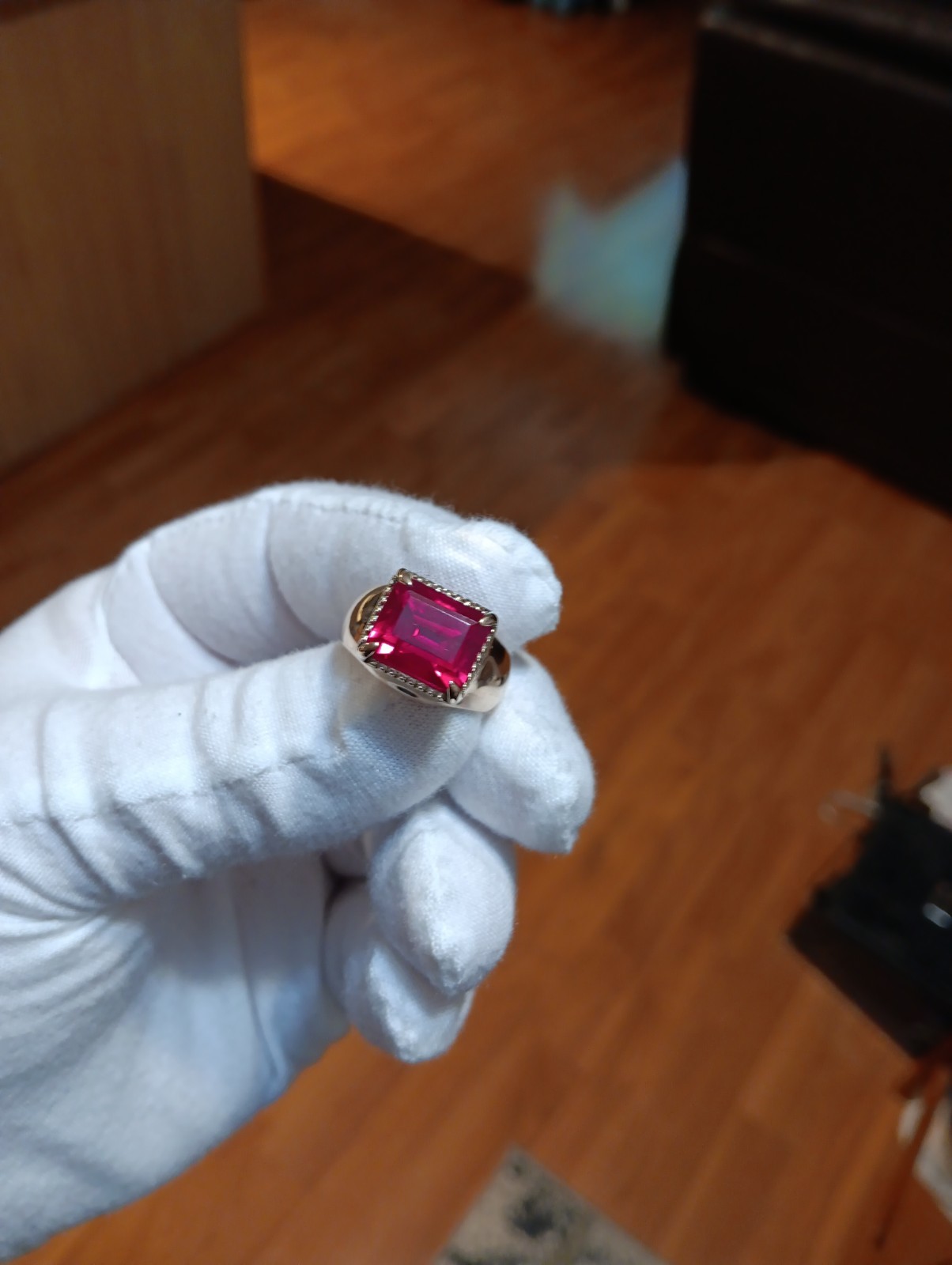 10k yellow gold ruby ring. Size 9