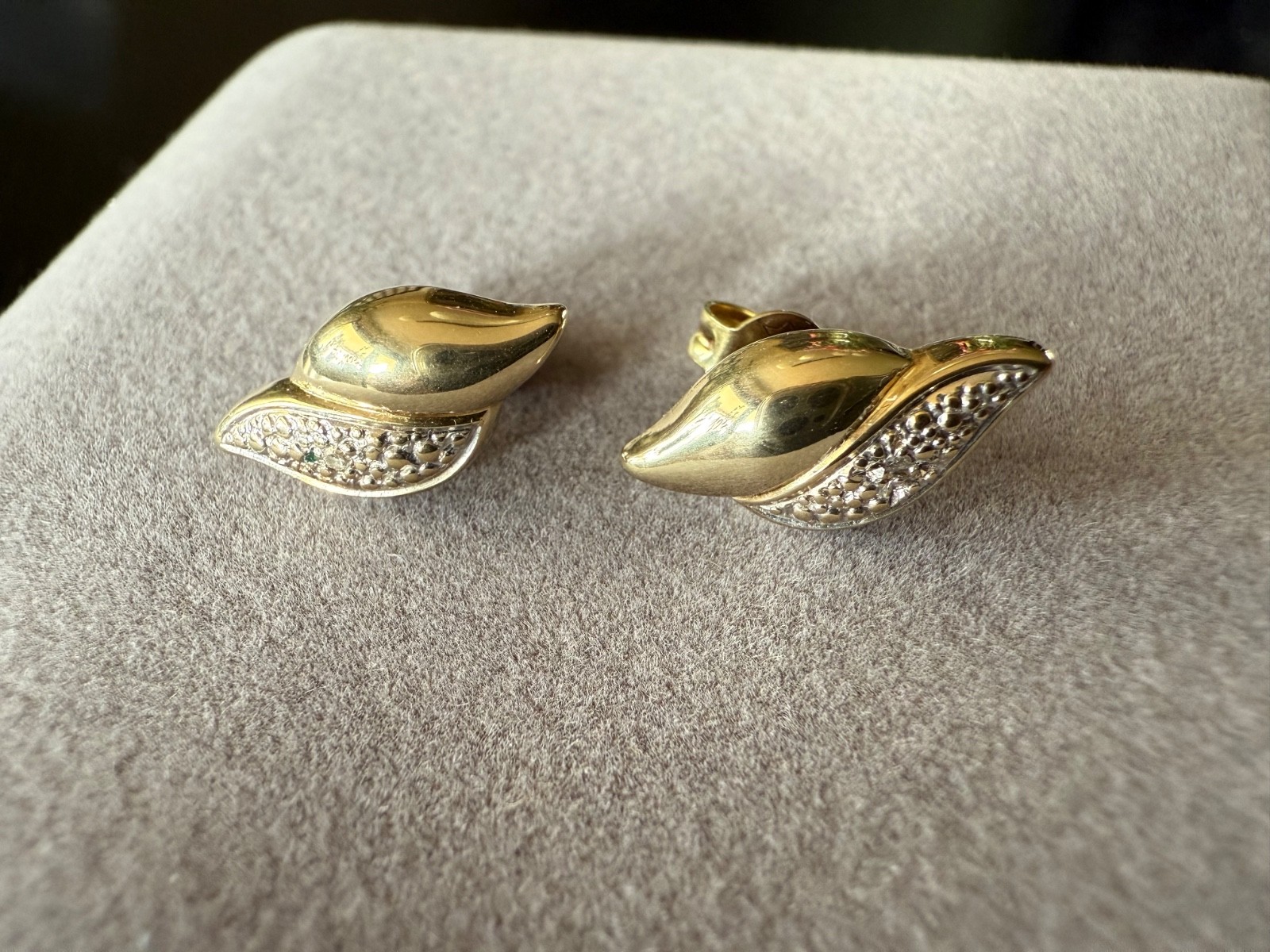 Stud earrings with 2 diamonds 585 Yellow gold