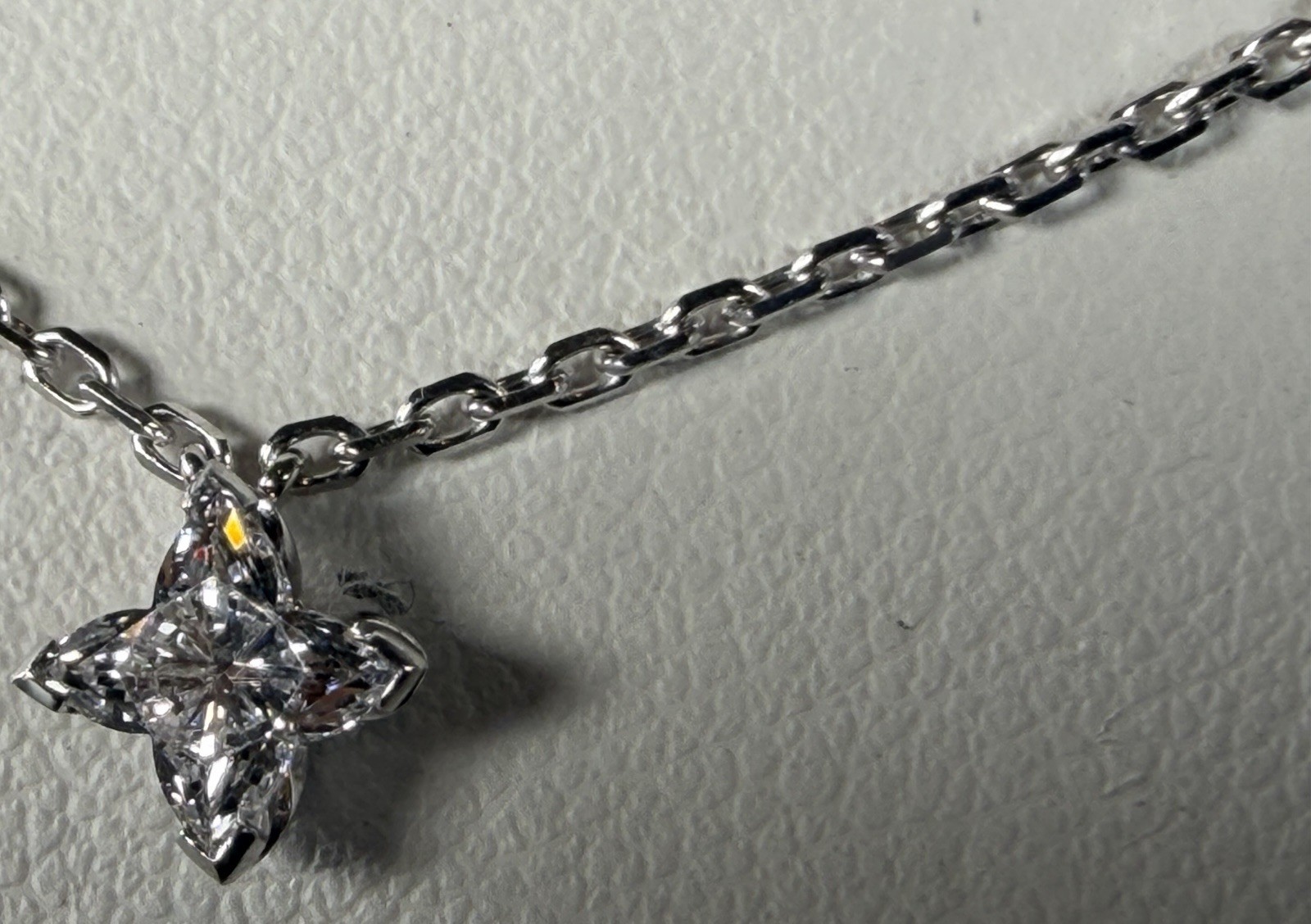 Auth Louis Vuitton Necklace Diamond 0.3ct LV Monogram Star-cut 18K 16” ~ 3.1 Gr
