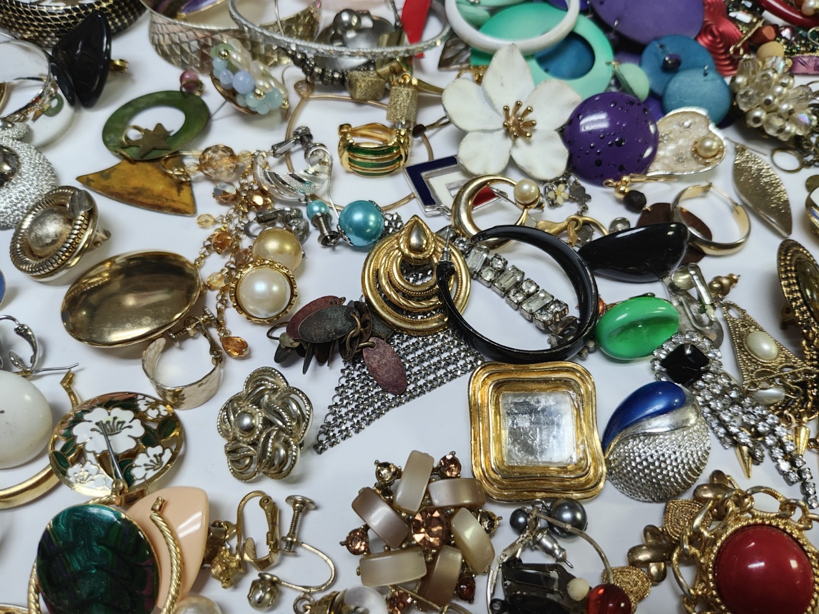 Huge Estate Junk Jewelry Lot 7lbs Earrings Screw Back Clip On Etc (Read Desc.)