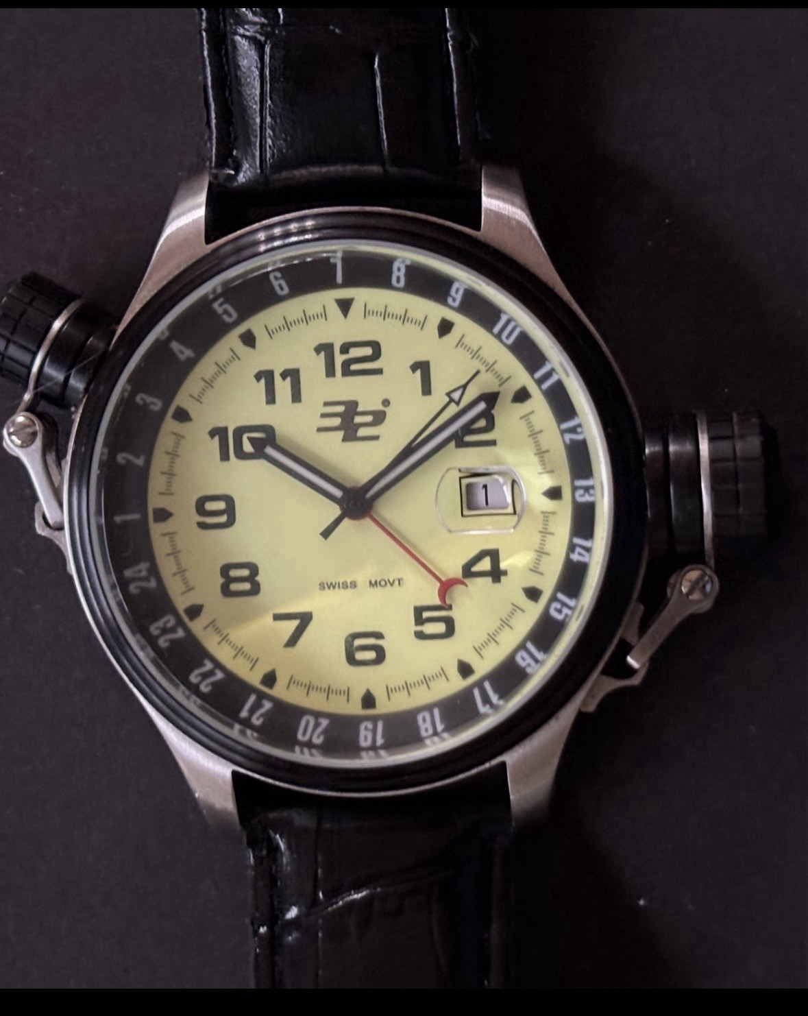 32 Degrees Swiss Valiant Mens Watch Leather Strap / Light Yellow Dial