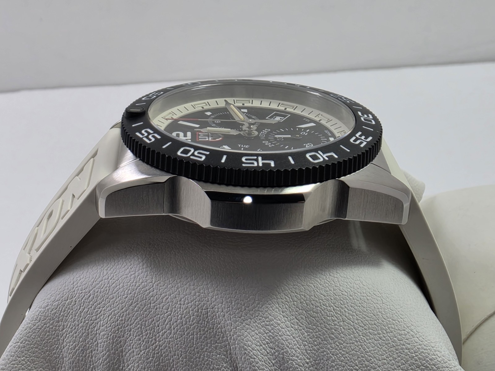 Luminox Pacific Diver Chronograph SWISS Quartz White Strap Men’s Watch XS.3141