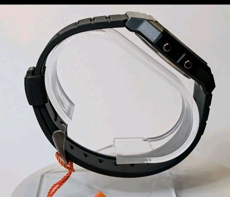 SKMEI 2042 Digital Retro Classic Men’s Large Wristwatch Black with Gold Dial