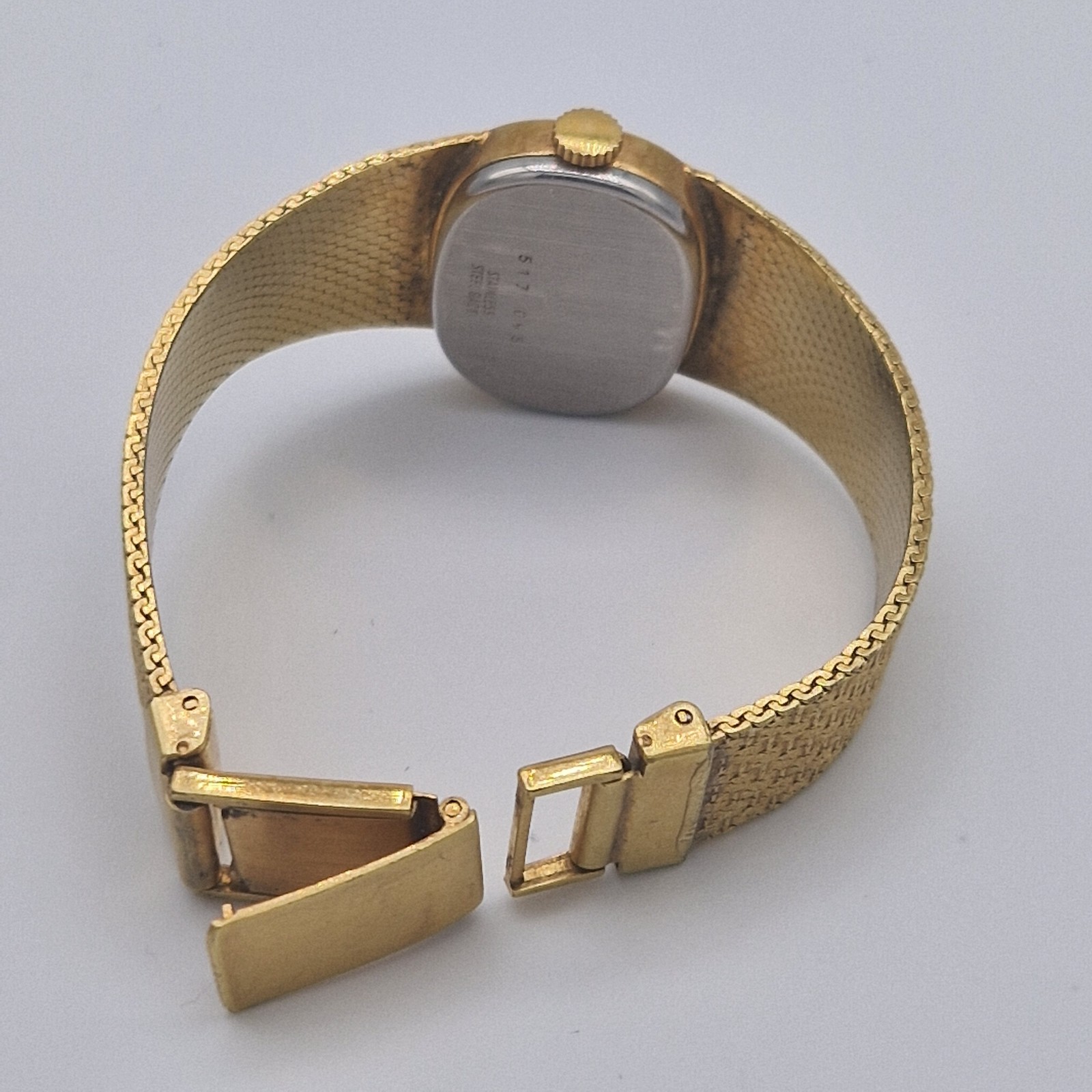 Vintage DELMA Ladies Swiss Mechanical Hand-Wind Watch 17 Jewels Gold Tone