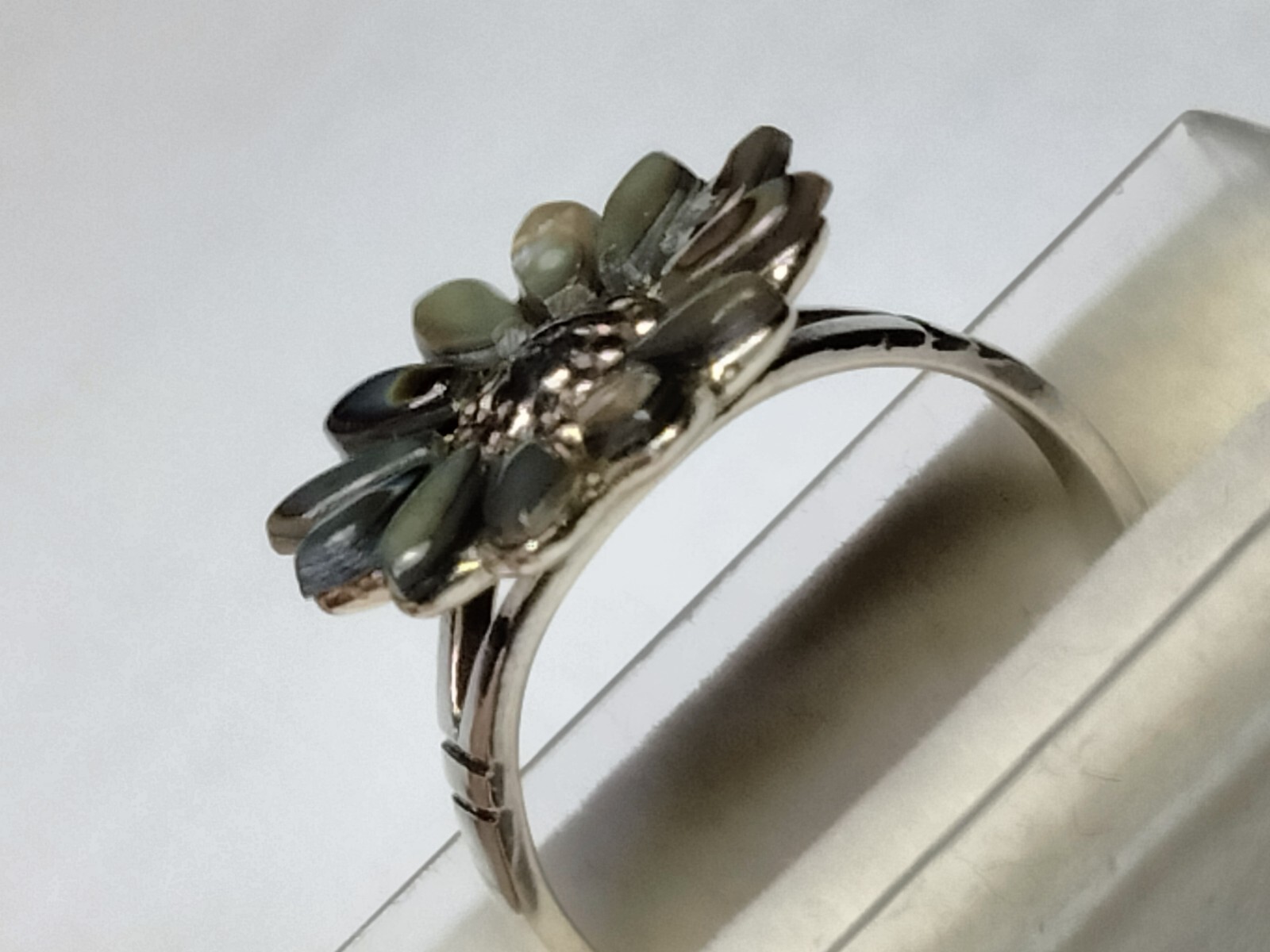 ABALONE SHELL INLAYS IN FLOWER SHAPE STERLING SILVER.925 RING SIZE 9.0-9.25!