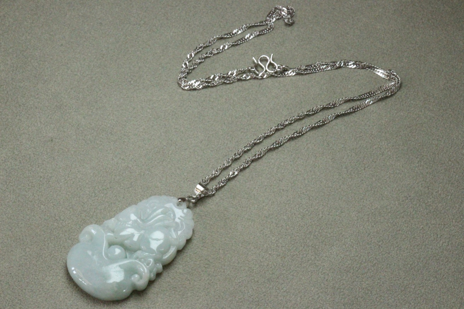 Natural White green A Jadeite jade Hand-Carved Rabbit (Chinese Zodiac) Pendant