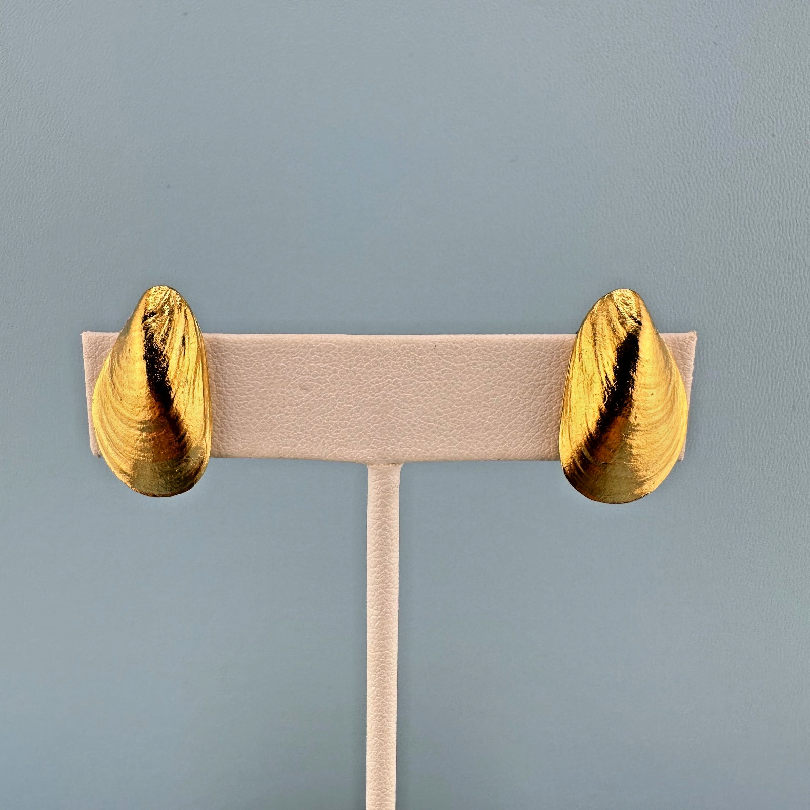 Vintage Crown Trifari Mussel Shell Clip On Earrings Brushed Satin Gold Tone RARE