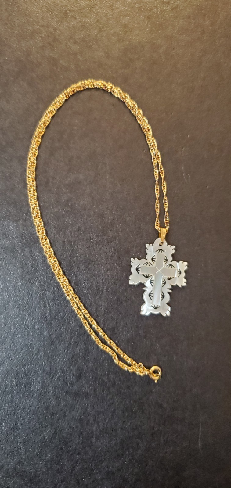 MS Co. 1/20 12-KT Yellow Gold 18″ Chain with Acrylic Cross Pendant
