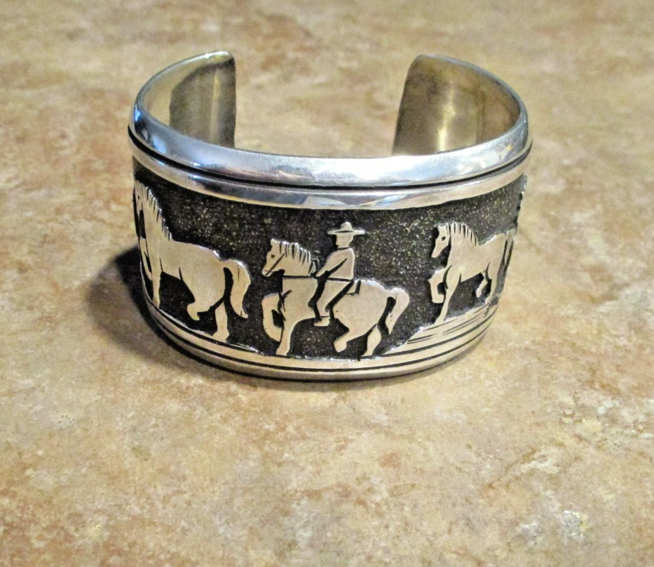 WIDE Vintage Navajo Sterling TOMMY SINGER (d.) FIVE PRANCING HORSES Bracelet