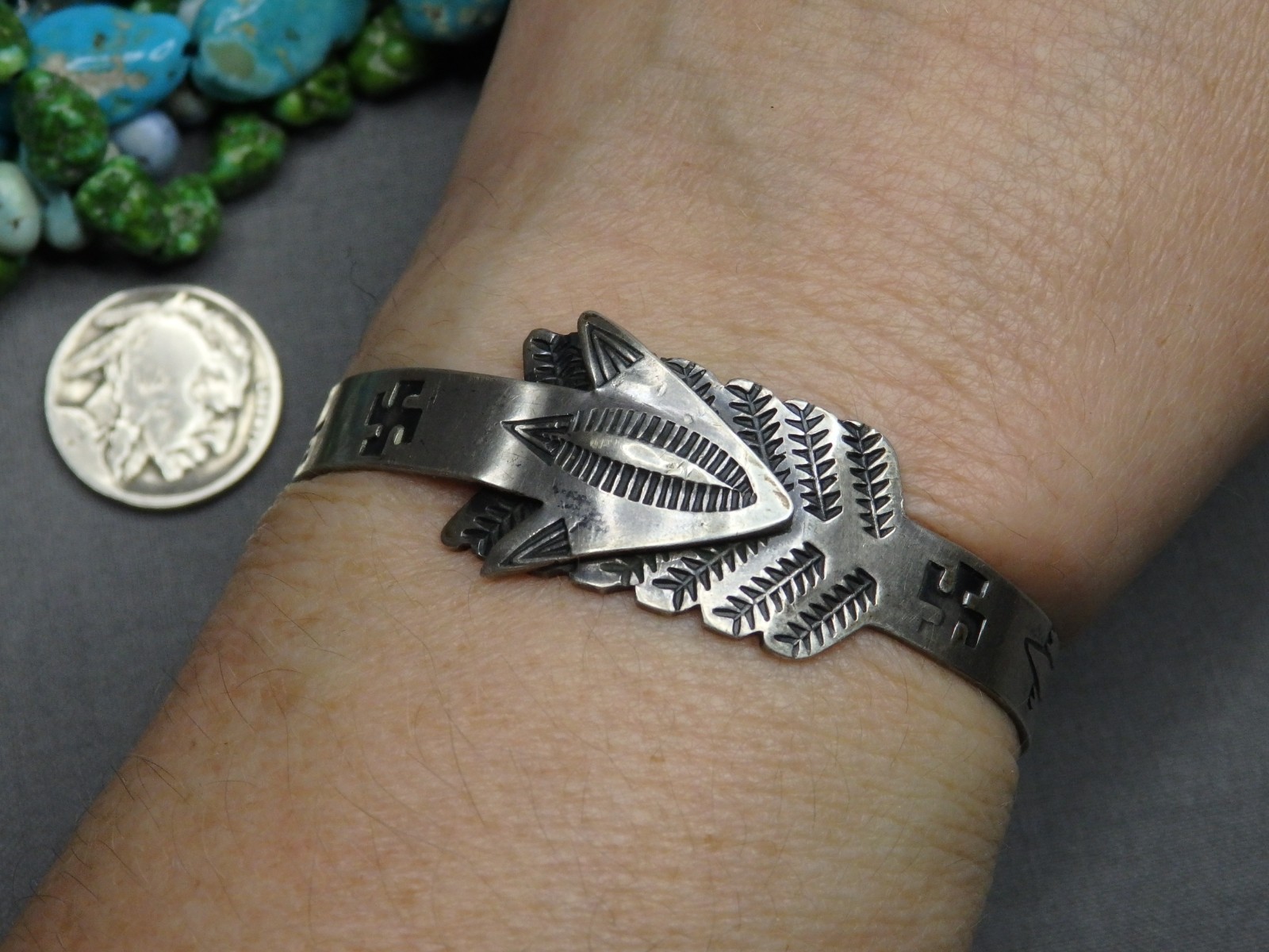 Fred Harvey Era NAVAJO Coin Silver WHIRLING LOGS ARROW Cuff Bracelet 5.25″-6.25″