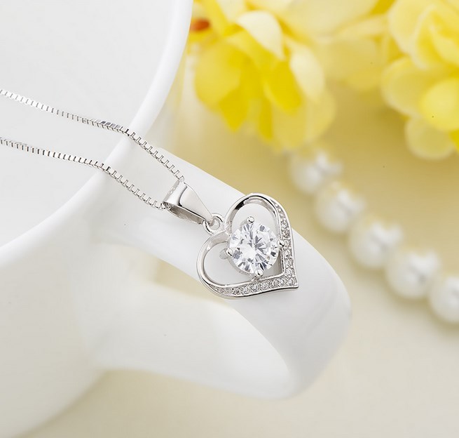 925 Sterling Silver Love Heart Cubic Zirconia CZ Pendant Necklace 18″ Gift Box