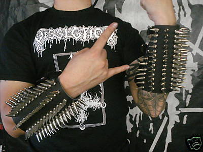 LEATHER SPIKE ARBAND.(MDLG0014)….. SARGEIST