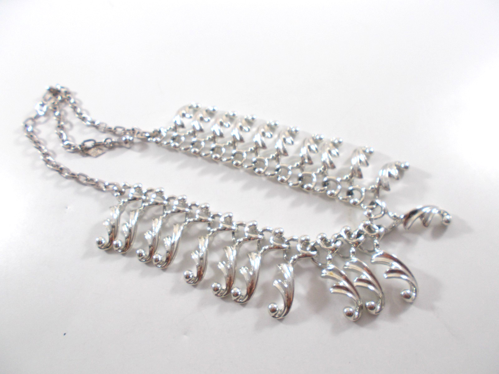 VTG 1960’s Sarah Coventry Fancy Free Silver Tone Fringe Choker Necklace