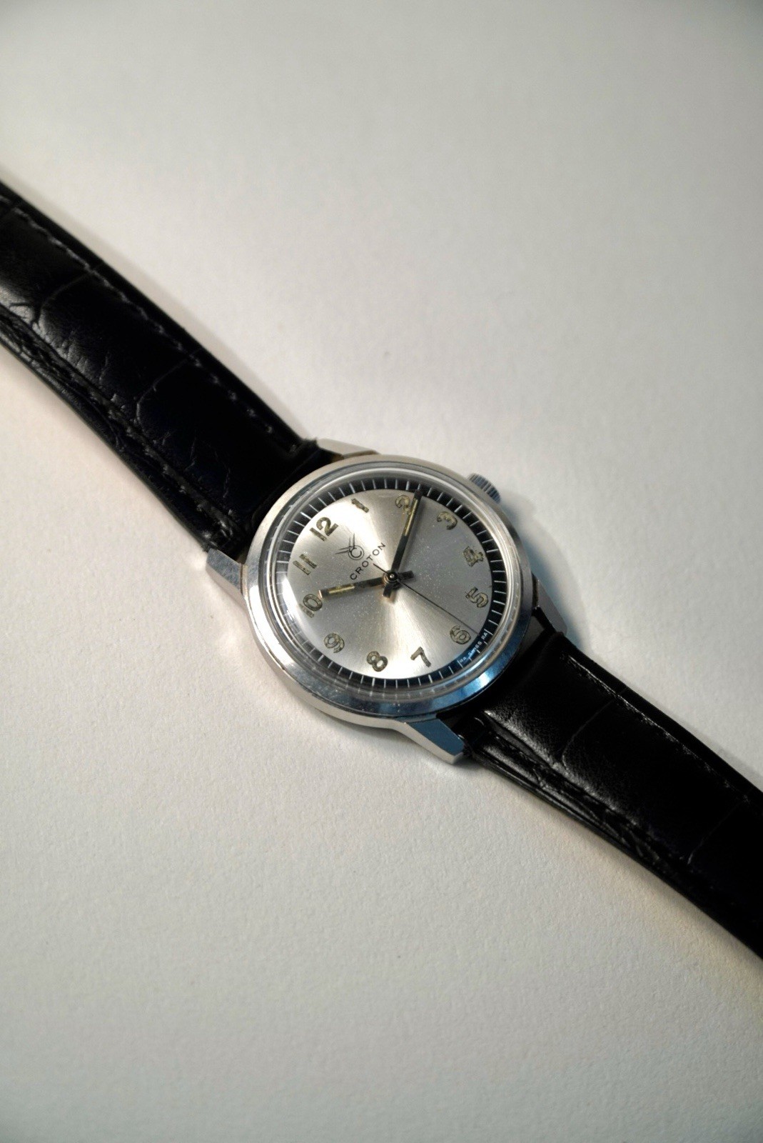 Croton Vintage Manual Wind 34mm Watch Silver Tuxedo Dial 17 Jewels Running
