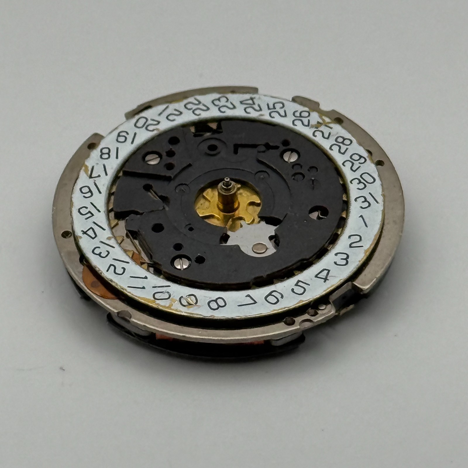 ISA 8172 Watch Movement Quartz Swiss Date 3 Jewels Vintage Parts Repair 26.1mm