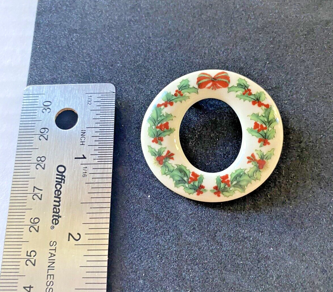 SPODE CHRISTMAS Cheer Wreath PIN