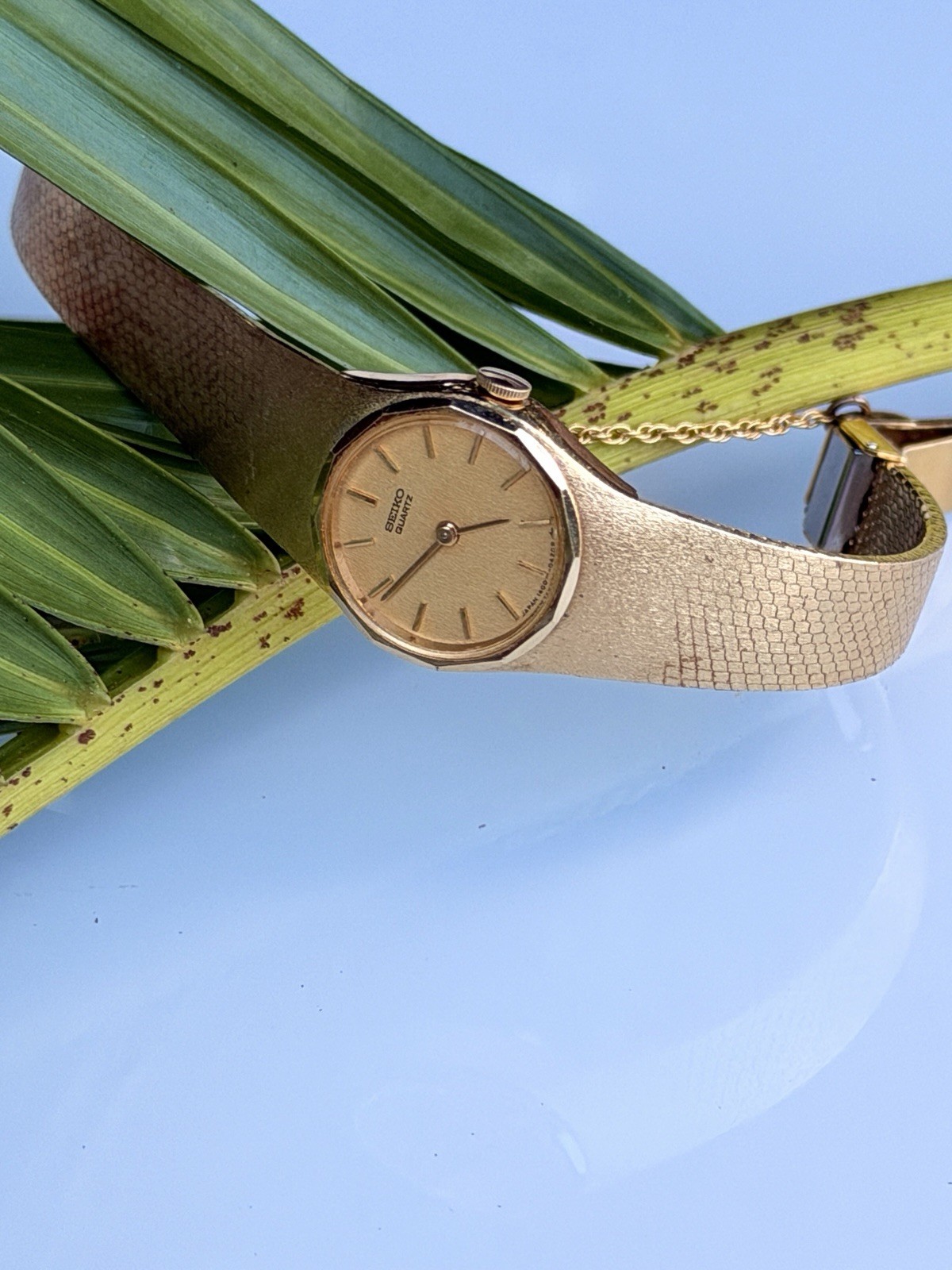 Vintage Seiko 1400-0089 Women’s Gold Tone Quartz Mesh Watch Needs Battery