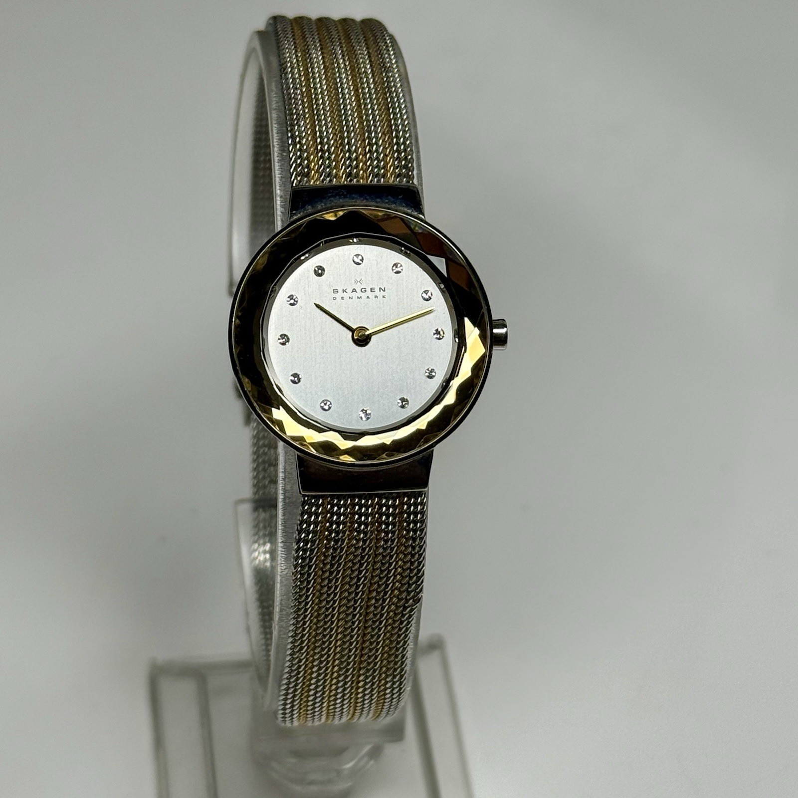 Skagen Womens Watch Two Tone Bracelet Faceted Mineral Crystal Excellent Conditio