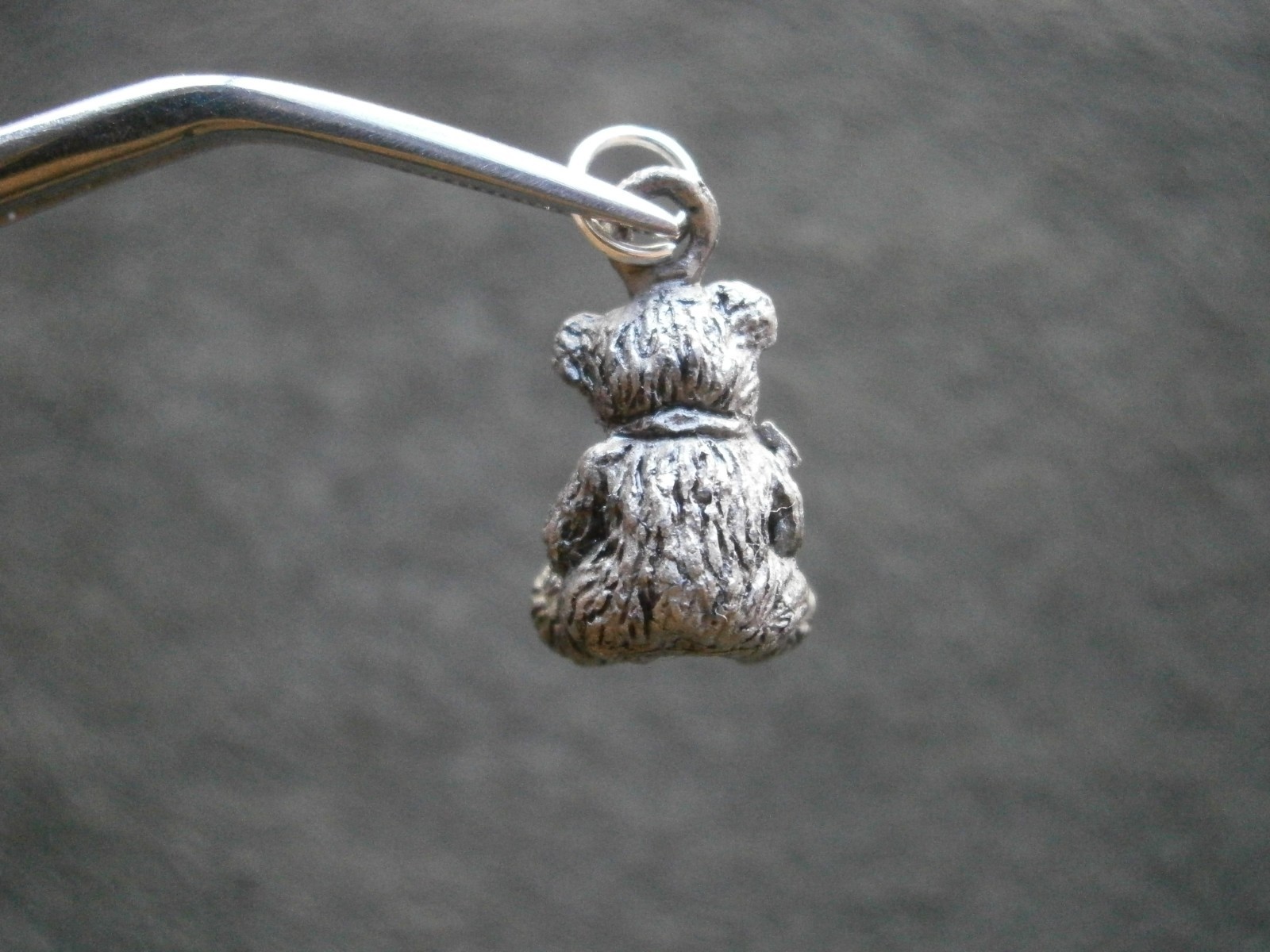 Seated Teddy Bear Detailed Vintage Dark Silvertone Charm Pendant 4.0g