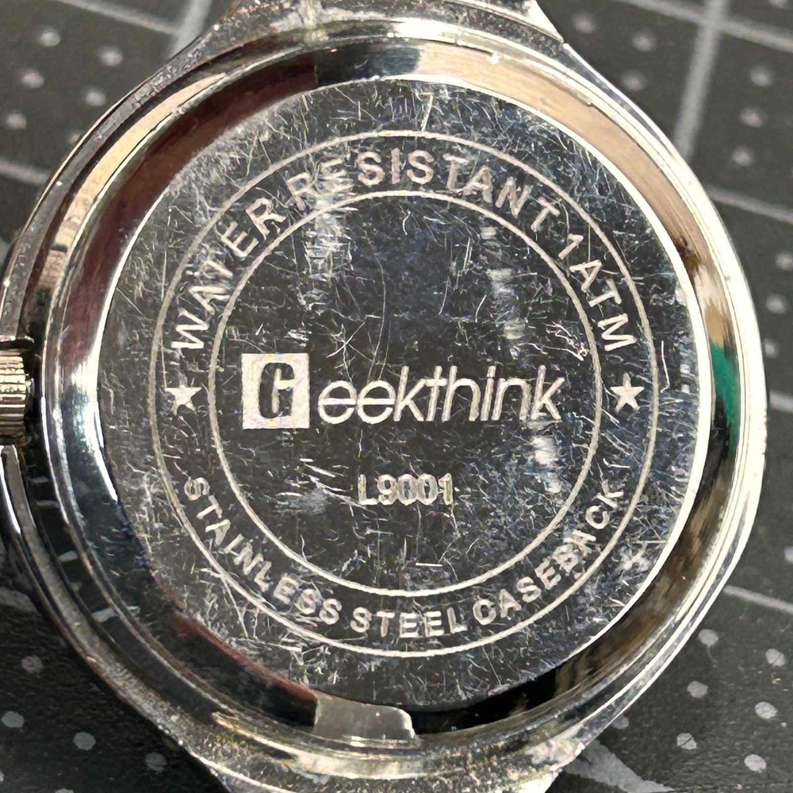 Geekthink L9001 Womens Quartz Watch Silver Bangle Black Dial Crystal Accents