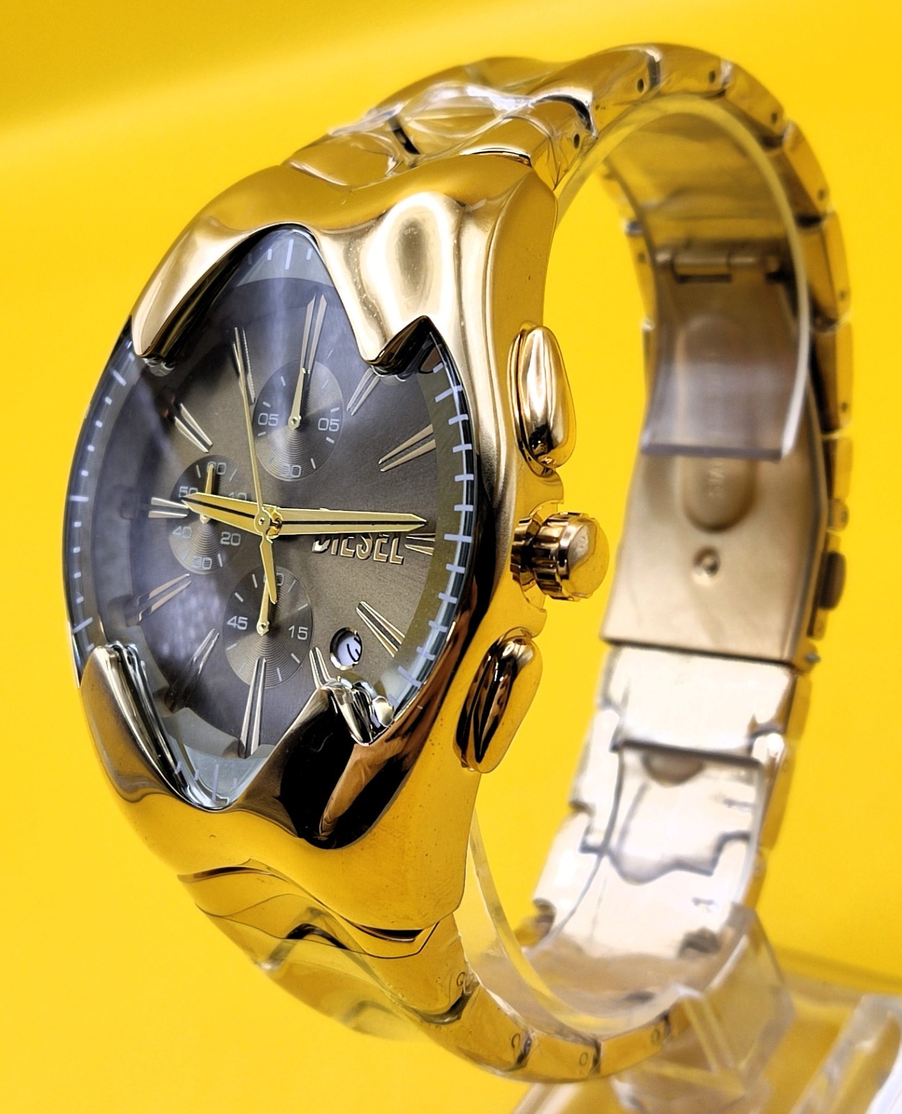 Premium Diesel Chronograph Golden Dial Analog Refurbished Men’s Wrist Watch