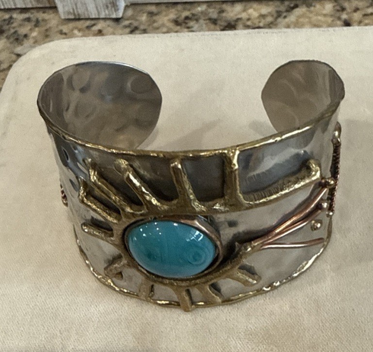 Hammered Metal Cuff Bracelet Faux Turquoise Eye Silver Tone Vintage Spring