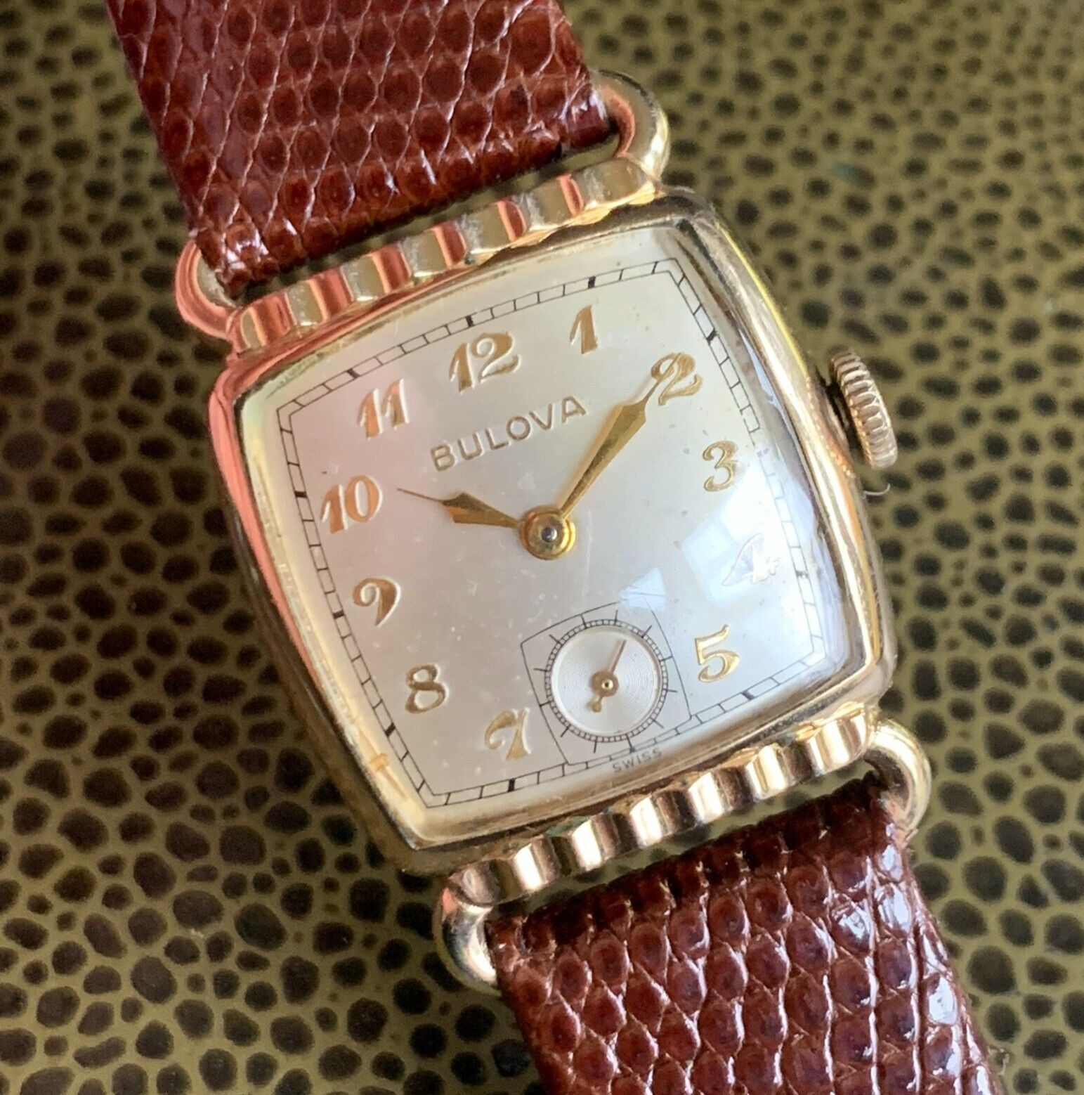 1950 Bulova “Director” 10BC 17 Jewels Fancy Lugs Art Deco Wrtistwatch