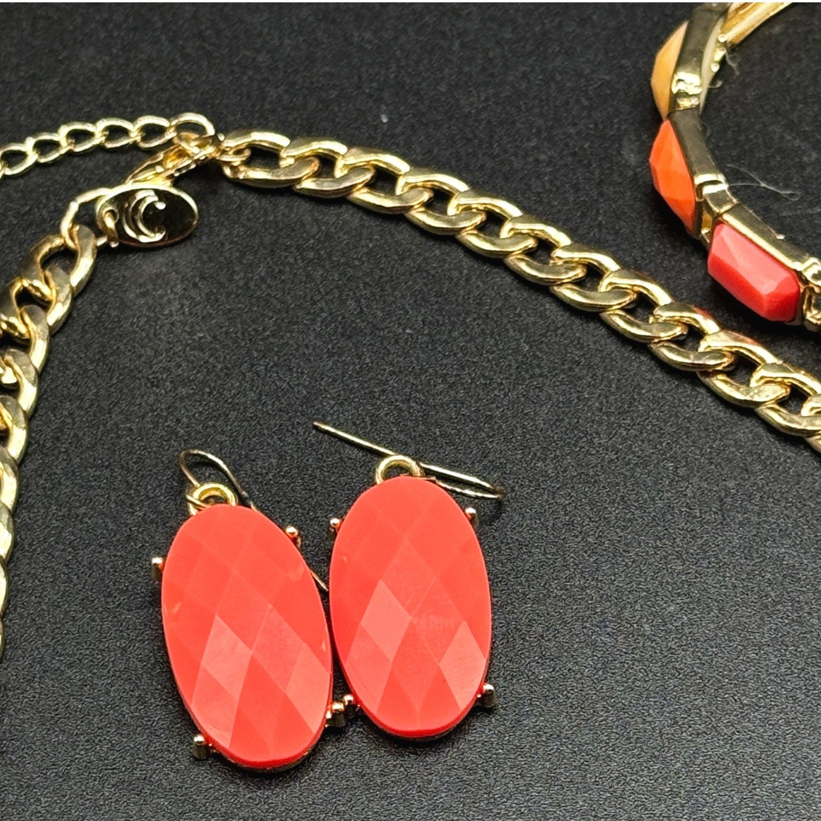 Chico’s Coral Red Statement Necklace Bracelet Earring Set Gold Tone Faceted Bold
