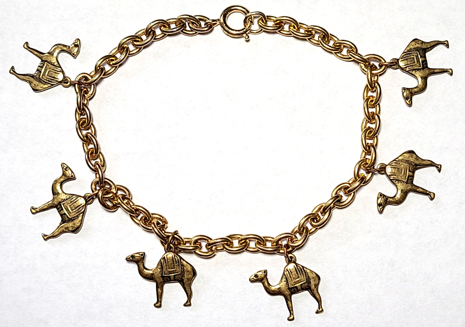 VINTAGE STUNNING GOLD TONE CAMEL DANGLE CHARMS BRACELET