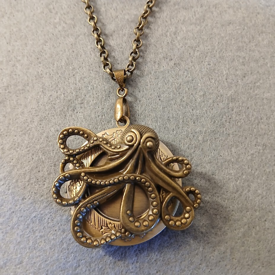 Vintage Style Antique Bronze Retro Octopus Locket Necklace Nautical Steampunk