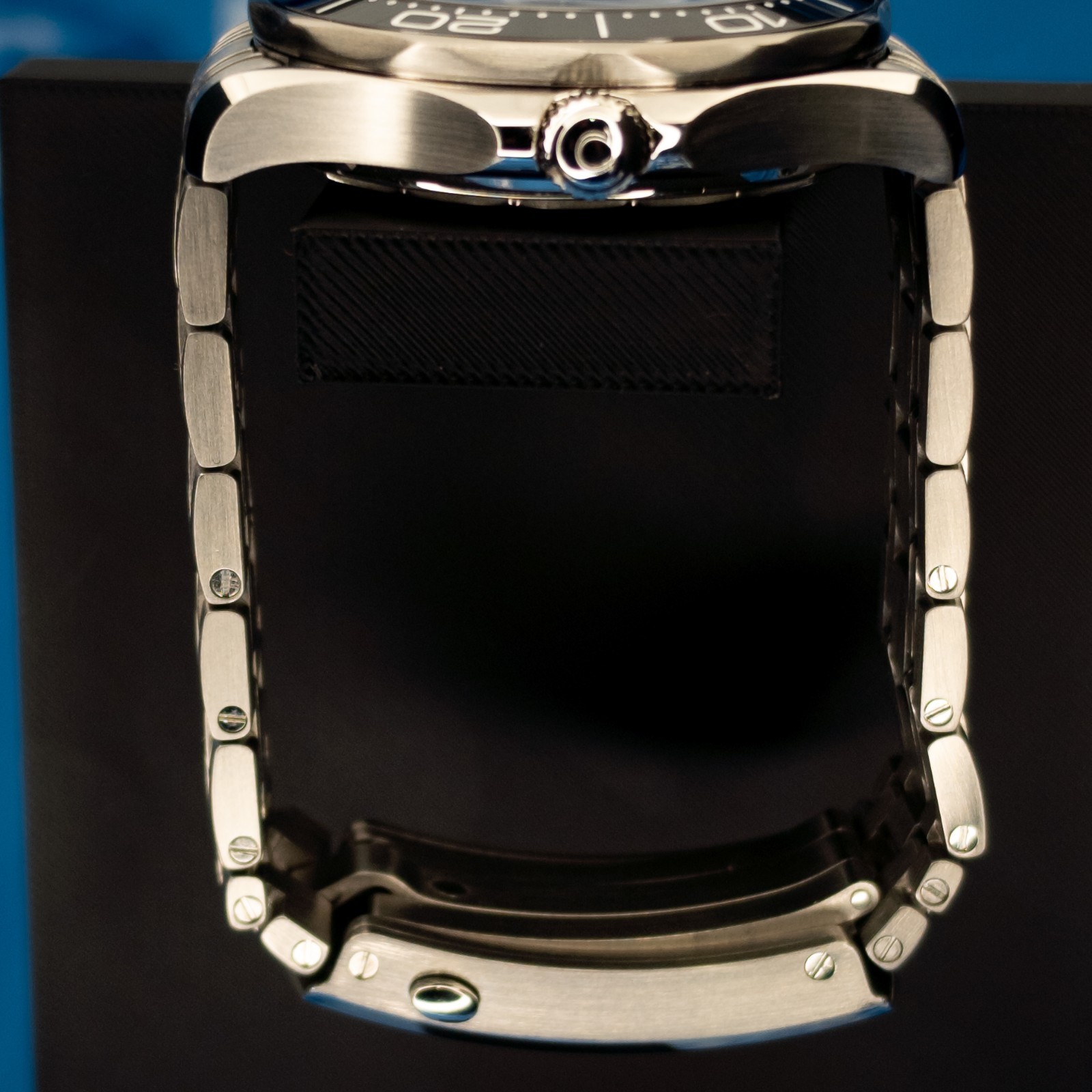 2025 Omega Seamaster Diver 300M 42mm White Wave 210.30.42.20.04.001 Box & Papers