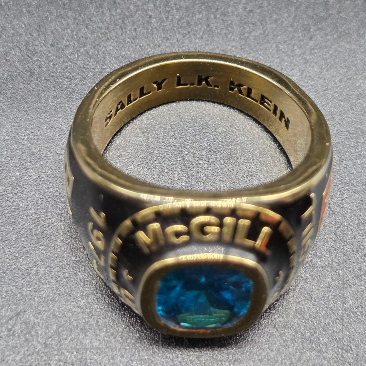 McGill University 1974 Class Ring Blue Stone Gold Plated Graduation College Gift
