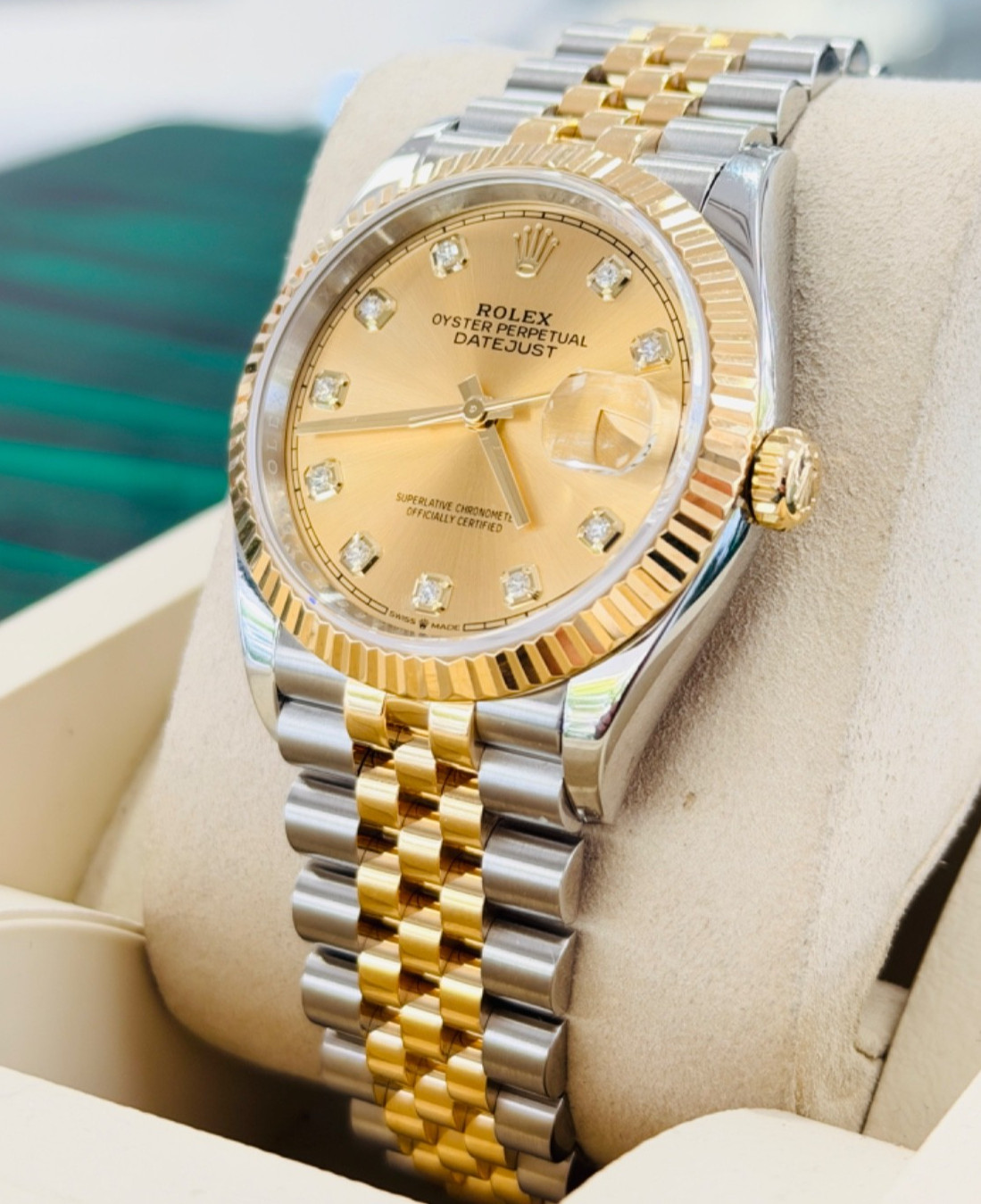 Rolex Datejust 36 126233 Stainless /Gold Factory Champagne Diamond Dial Jubilee