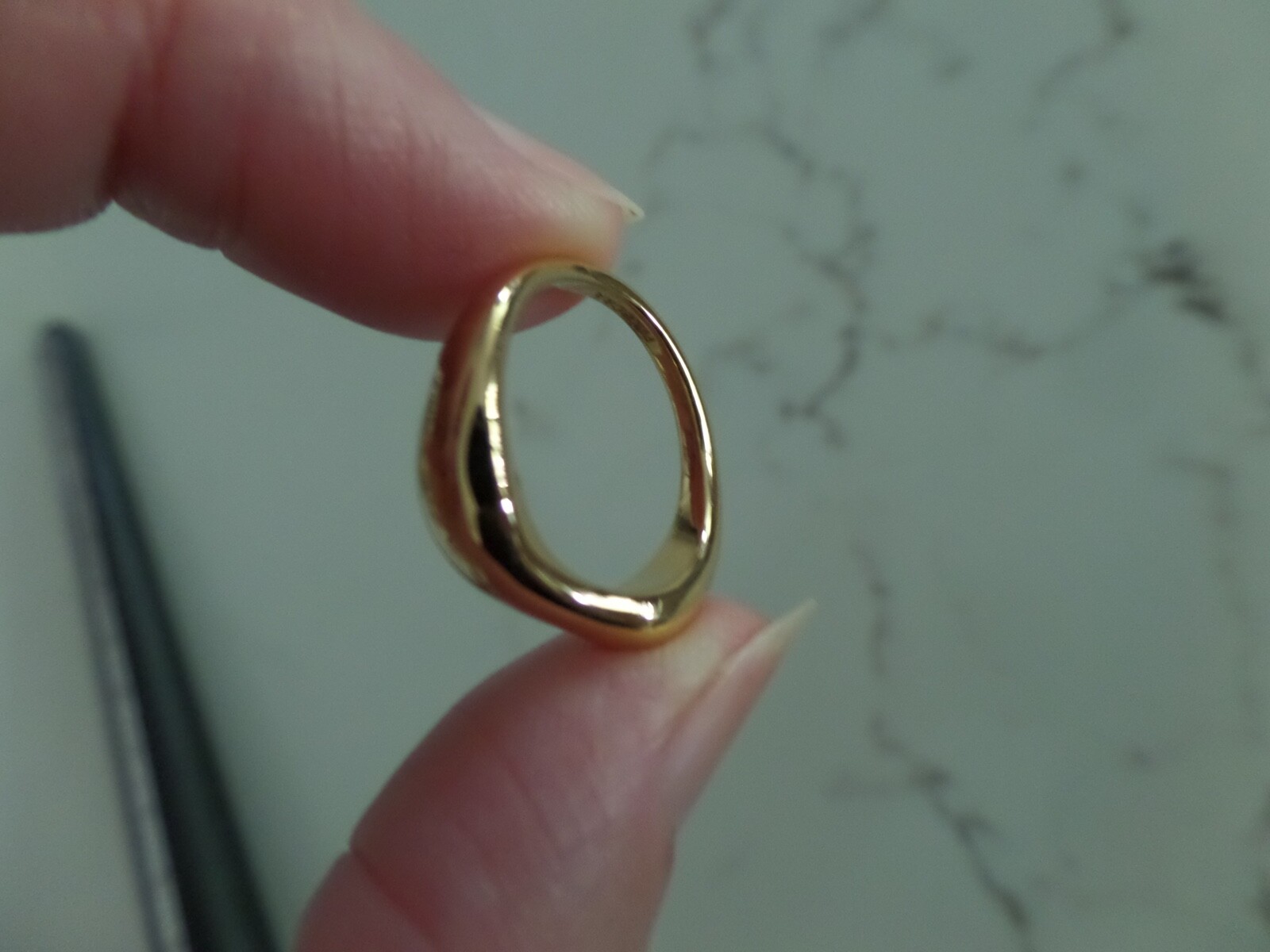 New Latest PANDORA 14k gold-plated unique metal blend, this polished ring band